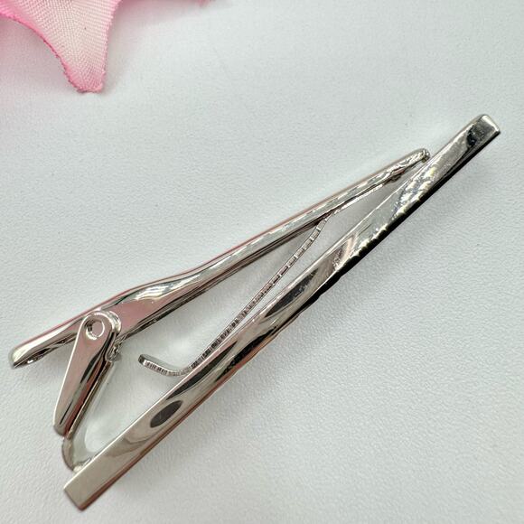 Tie Clip Bar Clasp Shiny Silver Tone Finish Diagonal Stripes Dapper Cool - Picture 5 of 9